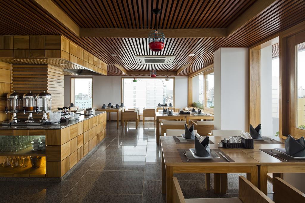 Holiday Hotel На Транг Екстериор снимка