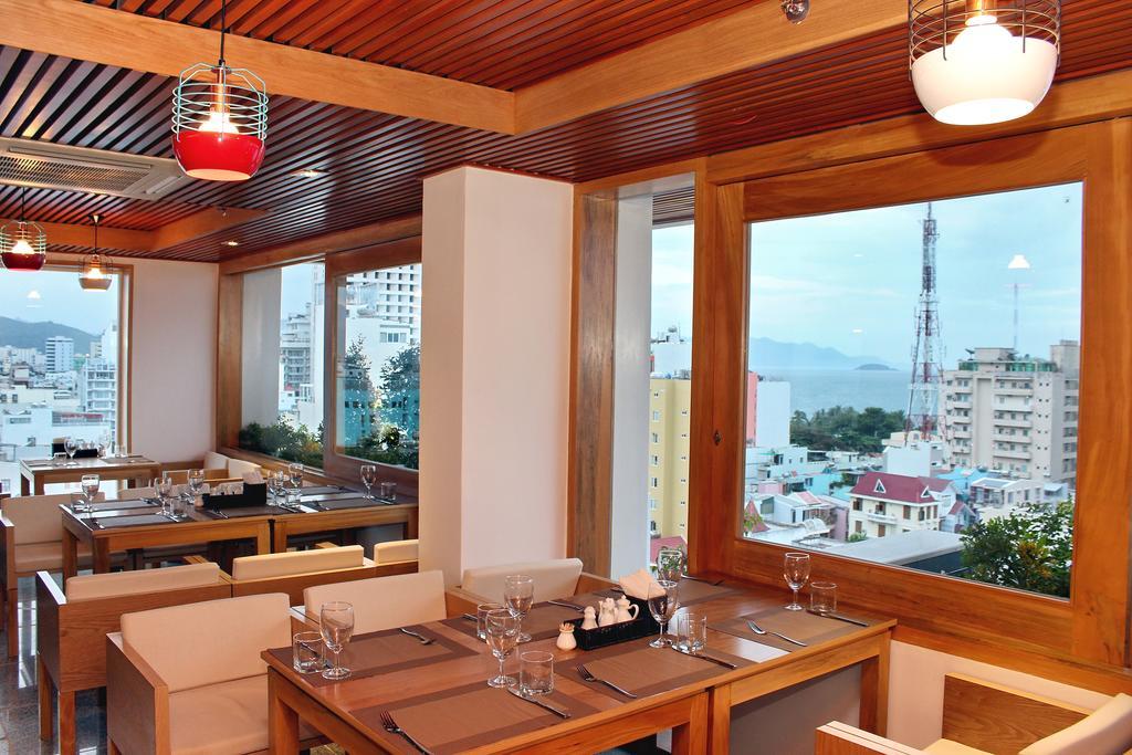 Holiday Hotel На Транг Екстериор снимка