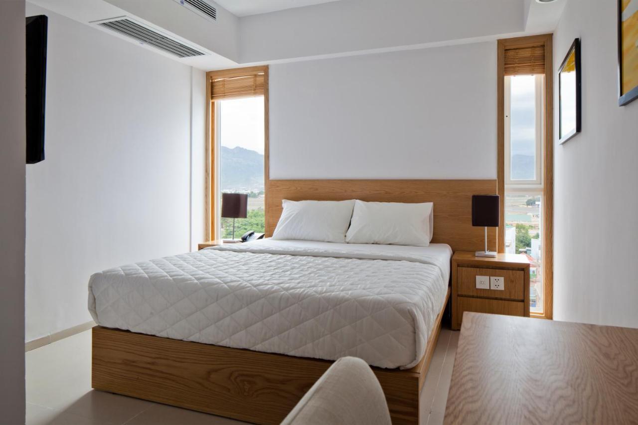 Holiday Hotel На Транг Екстериор снимка