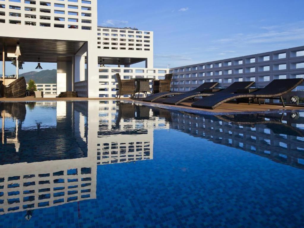 Holiday Hotel На Транг Екстериор снимка