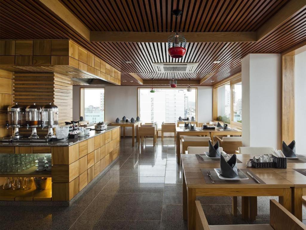 Holiday Hotel На Транг Екстериор снимка