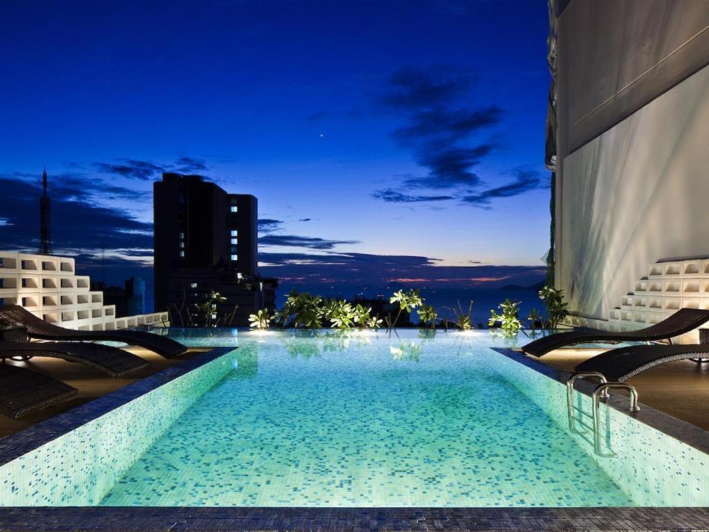 Holiday Hotel На Транг Екстериор снимка