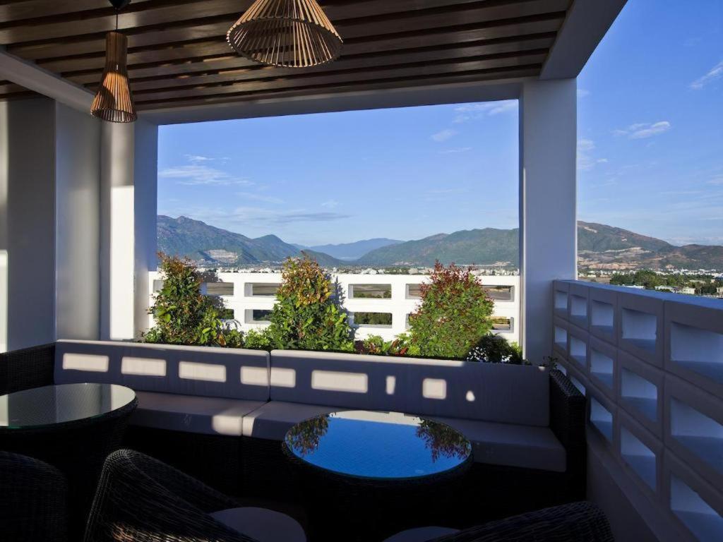 Holiday Hotel На Транг Екстериор снимка