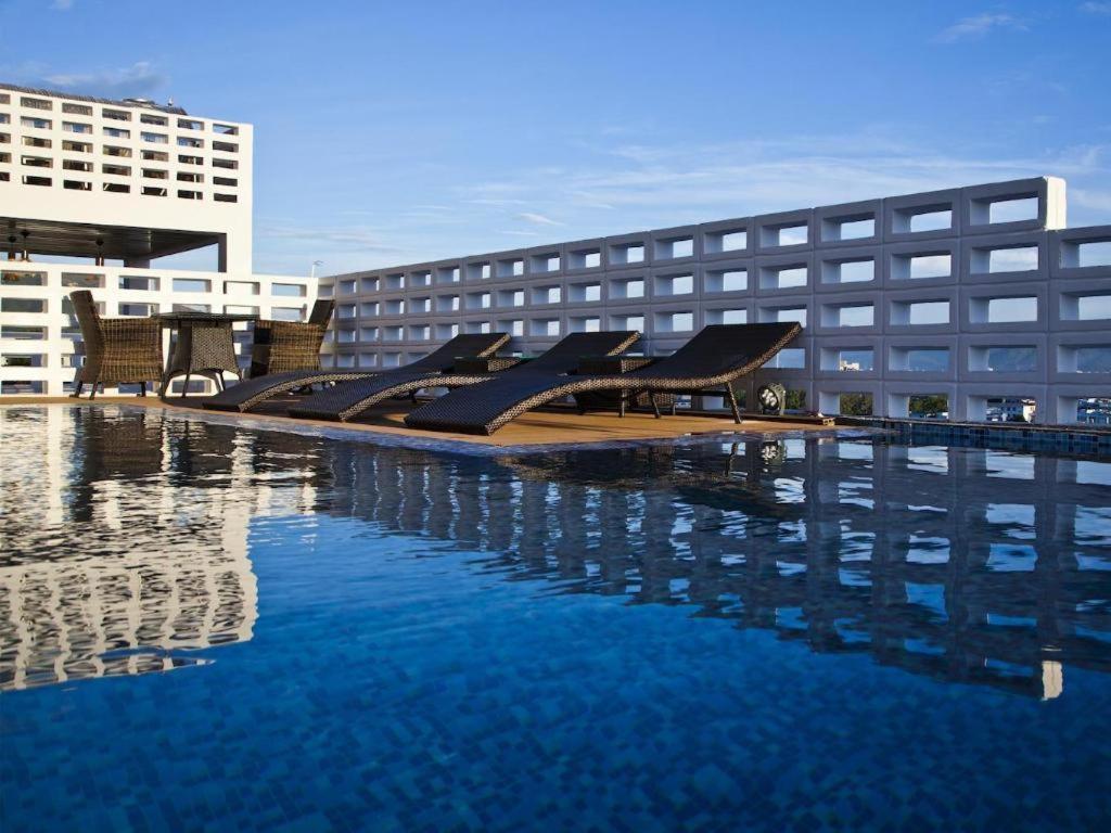 Holiday Hotel На Транг Екстериор снимка