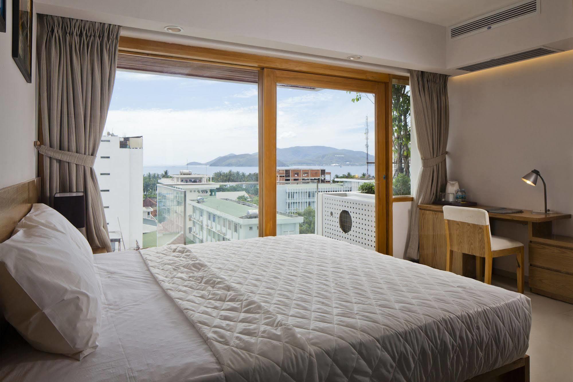 Holiday Hotel На Транг Екстериор снимка